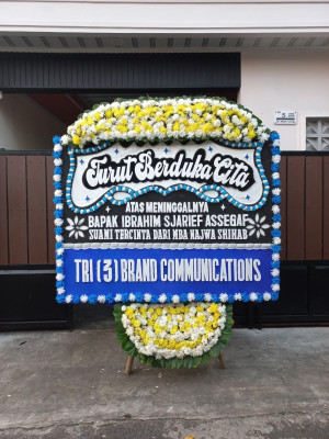 Papan Bunga Duka di Gangga